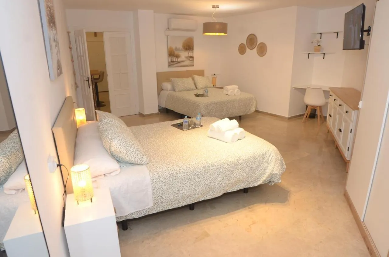 Guest house Alojamiento Azahara Malaga