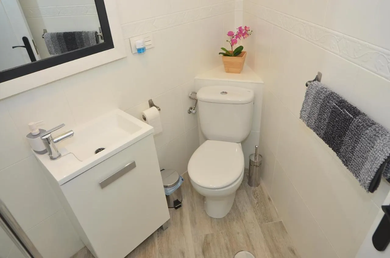 Guest house Alojamiento Azahara Malaga